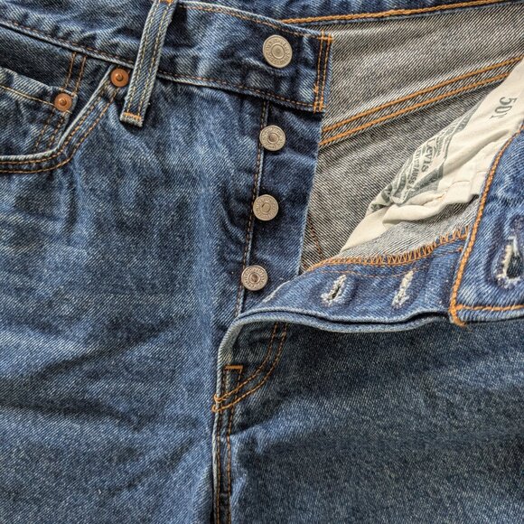 Levi's 501 Mid-Thigh Shorts - Size 28 - Medium Wash - Picture 6 of 10